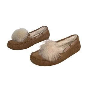 UGG Womens Dakota Pom Pom Moccasin Slippers Size 7 Chestnut Suede Shearling